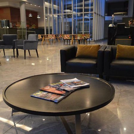 Howard Johnson Buenos Aires Abasto Exterior foto
